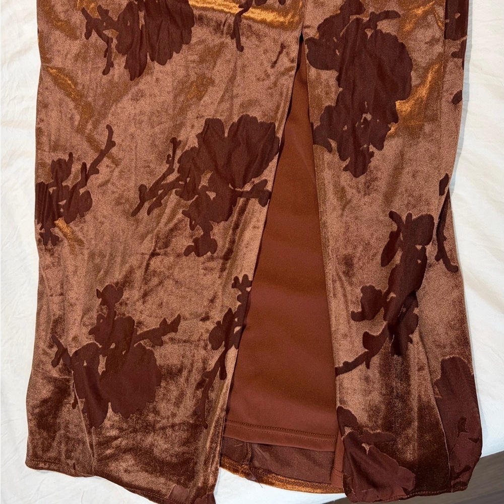 Taylor Brown Velvet Floral Ruched Midi Dress Slit NWT Size 2 - Picture 7 of 15